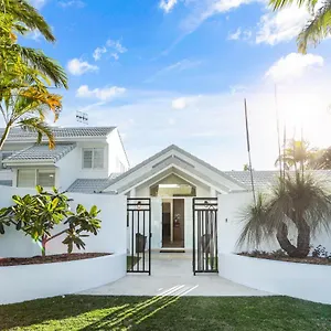 Island Living In The Heart Of Holiday home