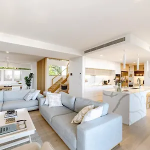 The Hamptons House - Luxury House Holiday home