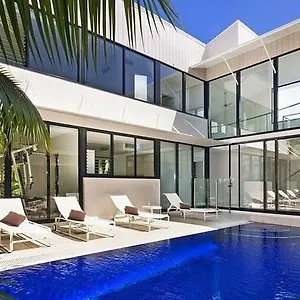 Luxury Retreat With Private & Jetty Holiday home