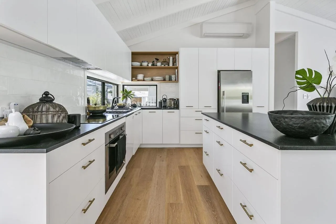 6 Currawong Street Noosa Heads Villa 0*,  Australia
