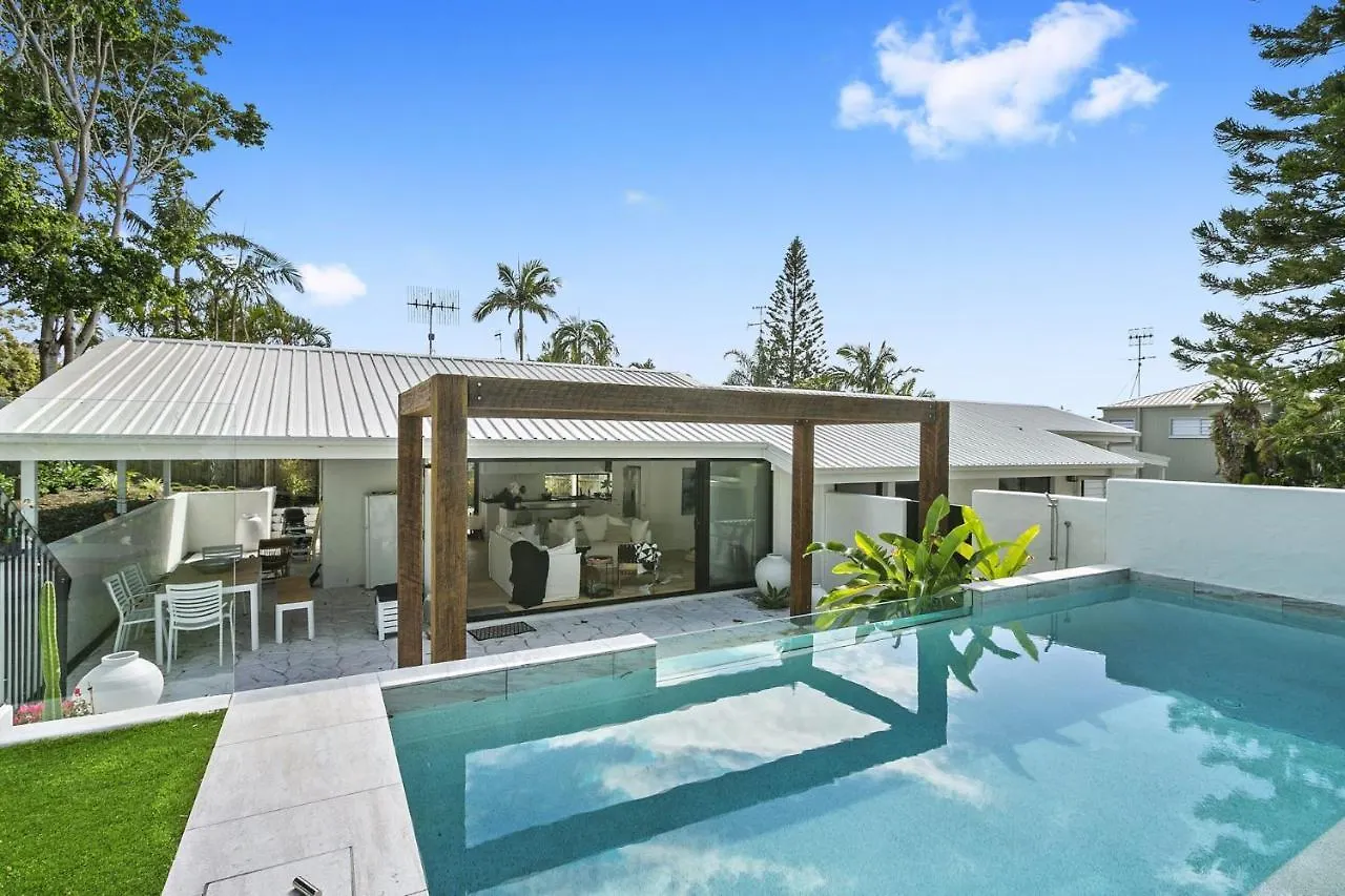 6 Currawong Street Noosa Heads Villa